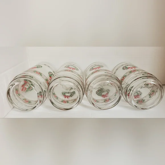 Indiana Glass Victorian Christmas Festive Holiday Glasses with Wreath Design - Picture 3 of 5